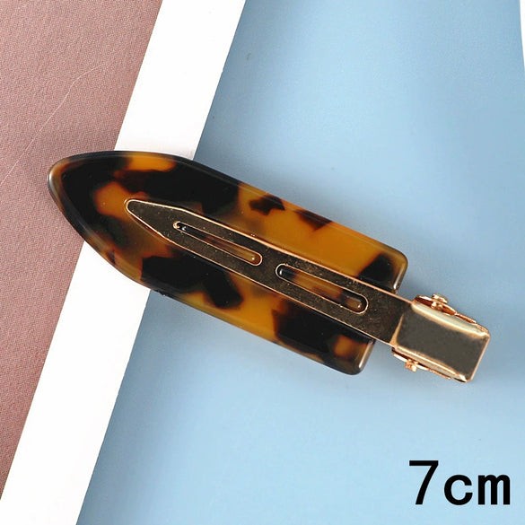 Women's Handmade Acetate Hair Side Clip With Frosted Finish Seamless Bangs Edge Barrette And Simple Letter Design