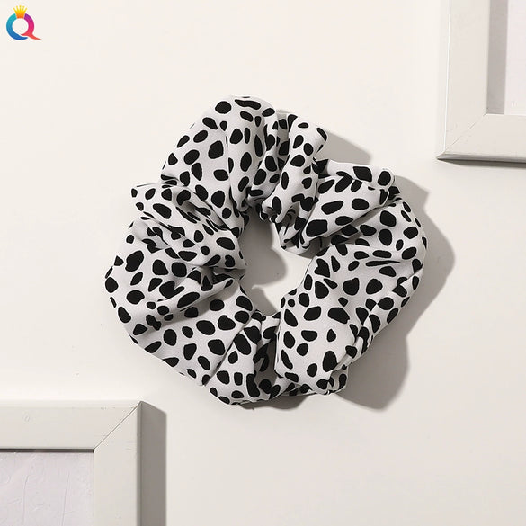 Women's Handmade Cloth Scrunchie Hair Tie With Retro Geometric Animal Print Ponytail Hair Accessory