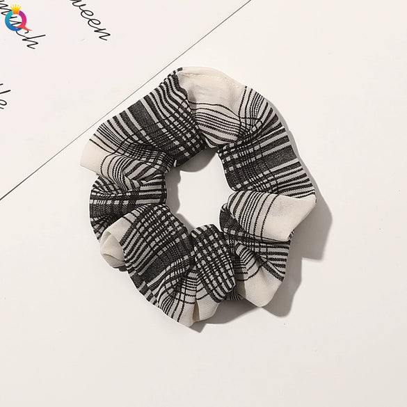 Women's Handmade Cloth Scrunchie Hair Tie With Retro Geometric Animal Print Ponytail Hair Accessory