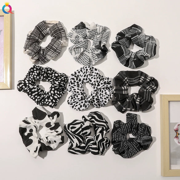 Women's Handmade Cloth Scrunchie Hair Tie With Retro Geometric Animal Print Ponytail Hair Accessory