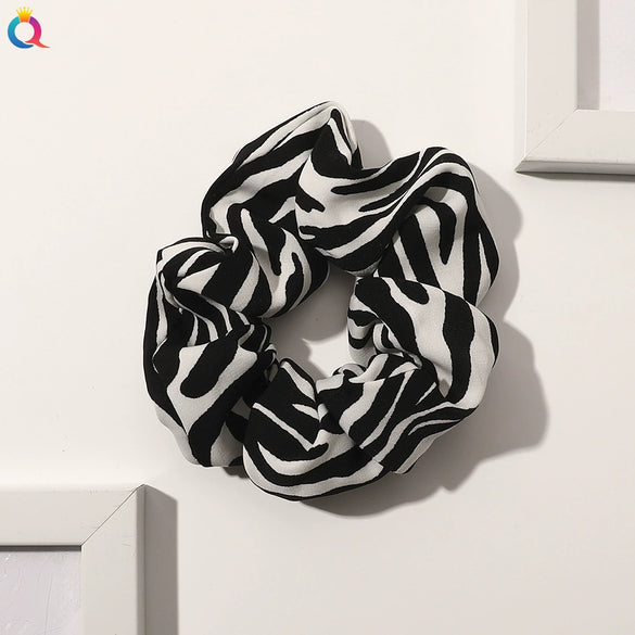 Women's Handmade Cloth Scrunchie Hair Tie With Retro Geometric Animal Print Ponytail Hair Accessory