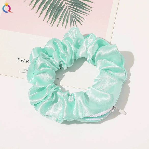 Women's Handmade Cloth Scrunchie Hair Tie With Zipper Detail And Small Dot Stripe Pattern Simple Natural Hair Accessory Wholesale