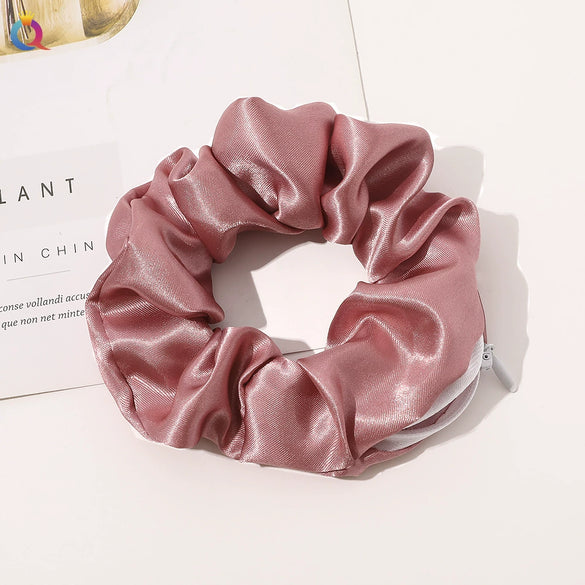 Women's Handmade Cloth Scrunchie Hair Tie With Zipper Detail And Small Dot Stripe Pattern Simple Natural Hair Accessory Wholesale