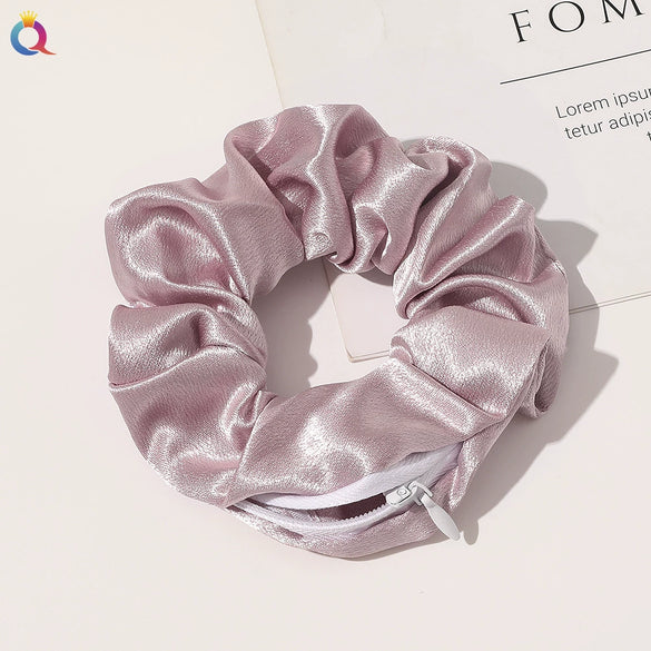 Women's Handmade Cloth Scrunchie Hair Tie With Zipper Detail And Small Dot Stripe Pattern Simple Natural Hair Accessory Wholesale