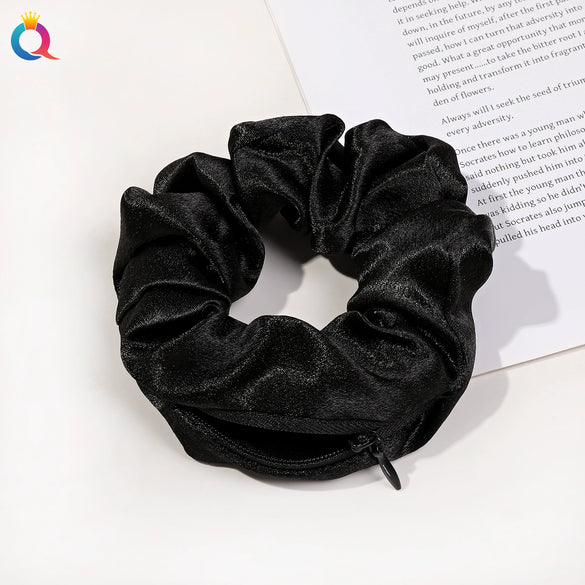Women's Handmade Cloth Scrunchie Hair Tie With Zipper Detail And Small Dot Stripe Pattern Simple Natural Hair Accessory Wholesale
