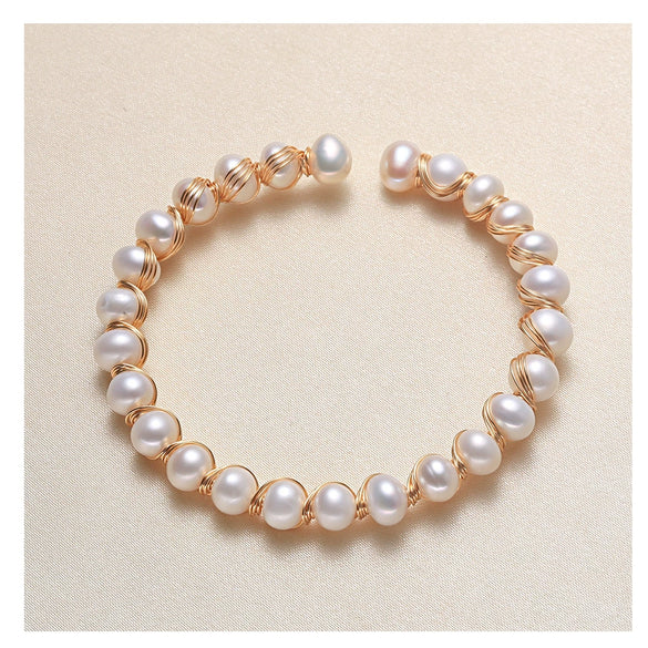 Women's Handmade Freshwater Pearl Bracelet With Copper Alloy Accessories And Near Circle Pearls Natural Style