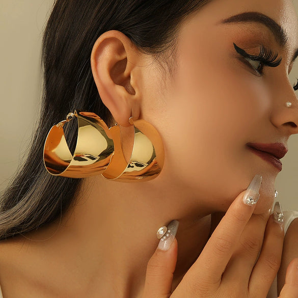 Women's Handmade Geometric Circle Earrings Retro Iron Statement Jewelry With Light Luxury Trendy Style