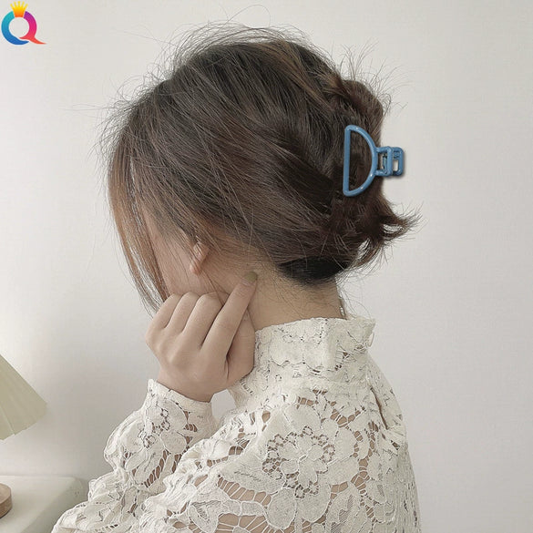 Women's Handmade Geometric Hollow Out Hair Shark Clip Simple Elegant Hair Accessory