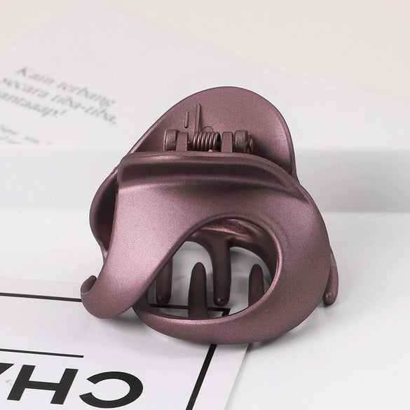 Women's Handmade Irregular Resin Hair Claw Clip Fashion Plastic Hair Grip Accessory