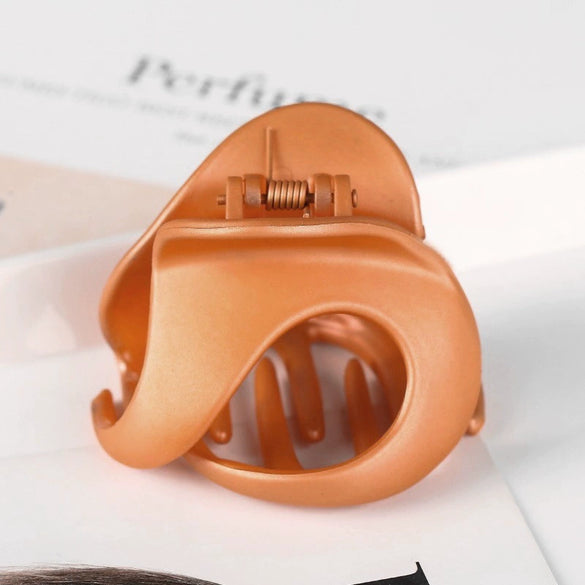 Women's Handmade Irregular Resin Hair Claw Clip Fashion Plastic Hair Grip Accessory
