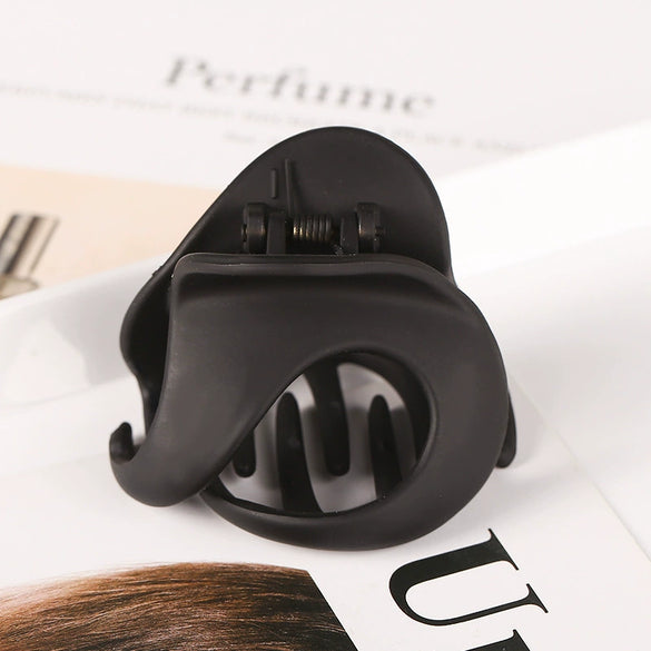 Women's Handmade Irregular Resin Hair Claw Clip Fashion Plastic Hair Grip Accessory
