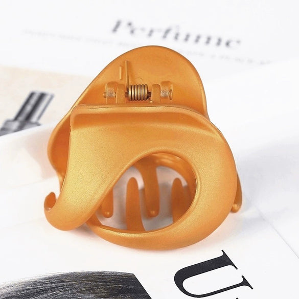 Women's Handmade Irregular Resin Hair Claw Clip Fashion Plastic Hair Grip Accessory