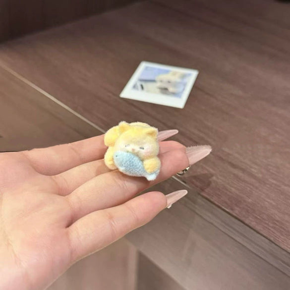 Women's Handmade Mixed Materials Heart Shaped Cute Kitten Eating Fish Cartoon Hairpin Duckbill Clip Bangs Clip