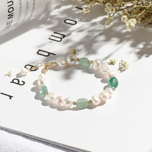 Women's Handmade Natural Freshwater Pearl And Green Dongling Stone Bracelet