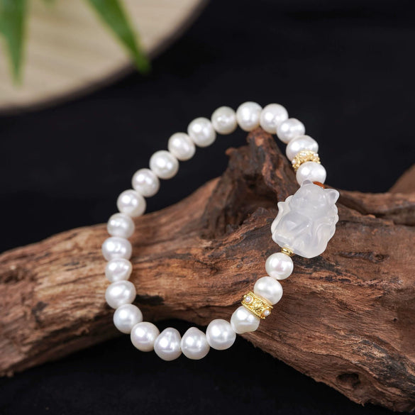 Women's Handmade Natural Freshwater Pearl Animal Zodiac Bracelet