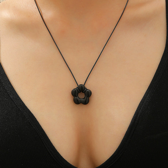 Women's Handmade Resin Flower Pendant Rope Chain Necklace Retro Simple Fashion