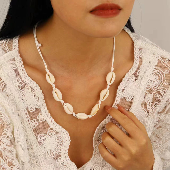 Women's Handmade Resin Flower Pendant Rope Chain Necklace Retro Simple Fashion