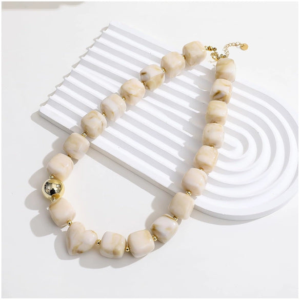 Women's Handmade Resin Heart Pendant Beaded Necklace With Contrasting Color Geometric Beads Exaggerated Statement Jewelry