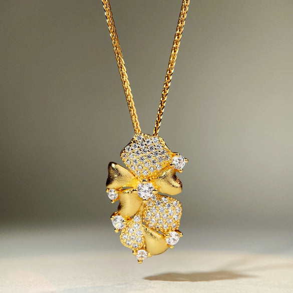 Women's Handmade S925 Sterling Silver Geometric Flower Necklace With Electroplating And Diamonds Zircon High Carbon Diamond On O Word Chain