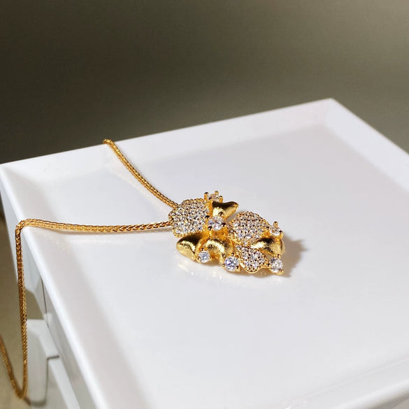 Women's Handmade S925 Sterling Silver Geometric Flower Necklace With Electroplating And Diamonds Zircon High Carbon Diamond On O Word Chain