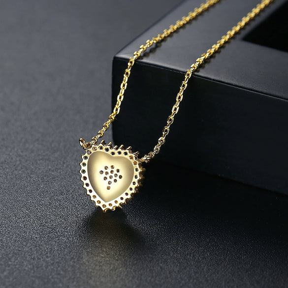 Women's Heart Pendant Necklace With Copper Chain And Zircon Microinlay Simple Elegant Electroplated Jewelry