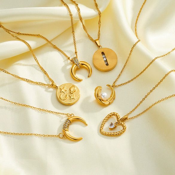 Women's Heart Shaped Geometric Stainless Steel Necklace With Gold Tone Vacuum Plating And Imitation Pearl Rhinestone Pendant