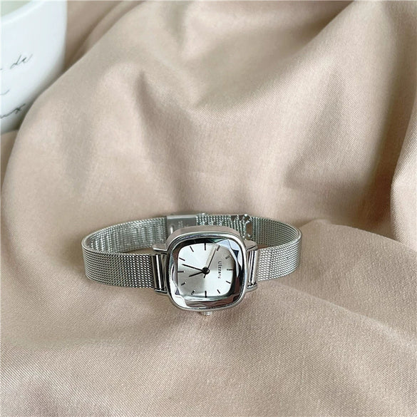 Women's Highclass Cold Style Niche Quartz Watch Alloy Case And Strap Round Dial Simple Elegant Retro
