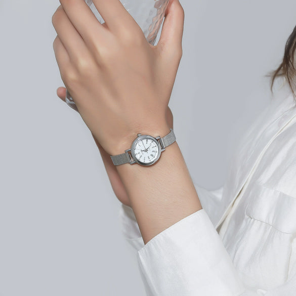 Women's Highclass Cold Style Niche Quartz Watch Alloy Case And Strap Round Dial Simple Elegant Retro