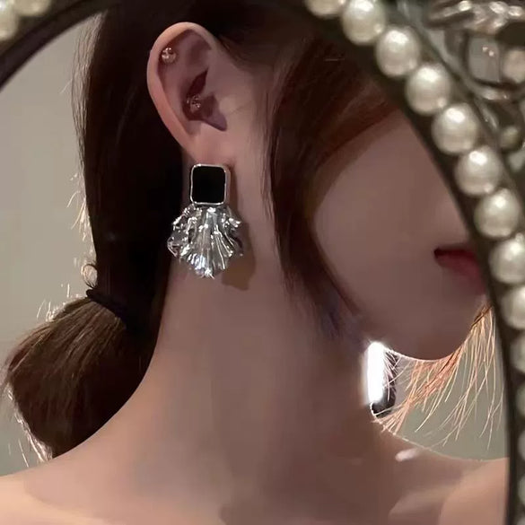 Women's Highend Electroplated Metal Leaf And Floral Earrings With A Fanshaped Black Square Statement Design