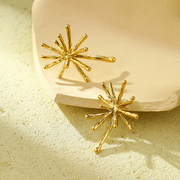 Women's Highend Fashionable Elegant Asymmetrical Titanium Steel And 18K Stainless Steel Snowflake Earrings With Electroplating