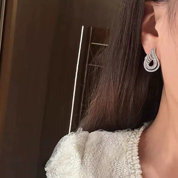 Women's Highend Minimalist Copper Earrings With Drop Shape And Geometric Pattern Set With Zirconia