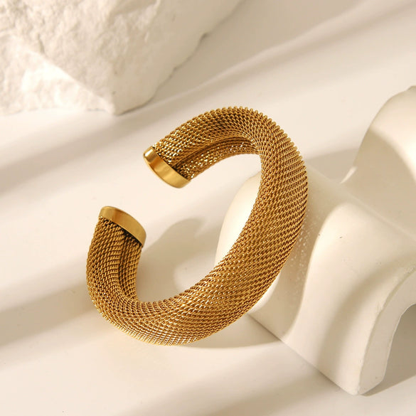 Women's Highend Sense Stainless Steel Light Luxury Bracelet Hand Ring With Vacuum Real Gold Electroplating In Pvd Furnace