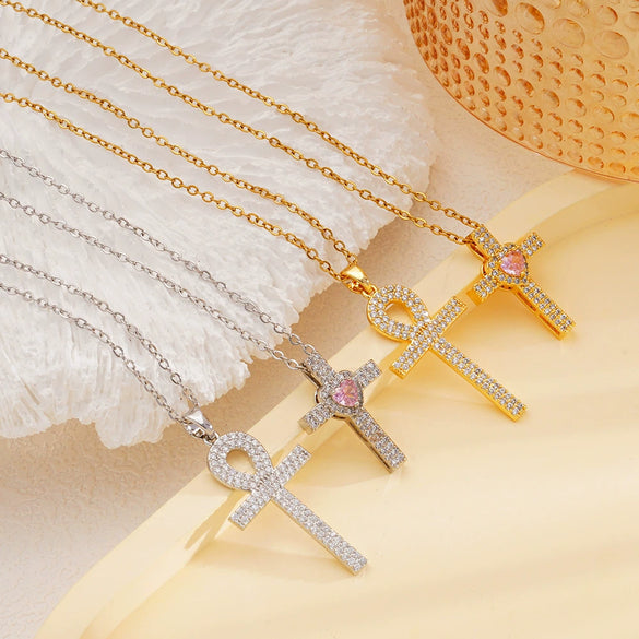 Women's Hiphop Light Luxury Style Copper Inlaid Zircon Heart Shape Pendant O Word Chain Electroplated Clavicle Necklace