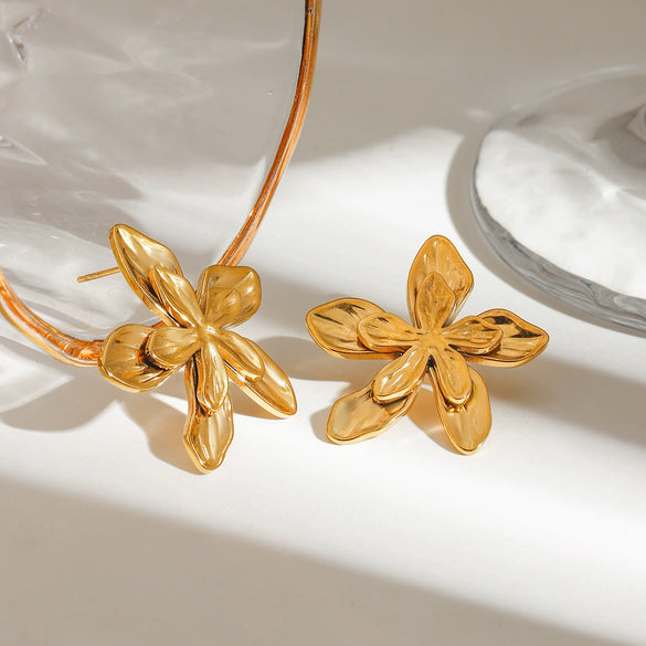 Women's Holiday Style Stainless Steel 18K Gold Hammered Flower Leaf Geometric Earrings With Electroplating