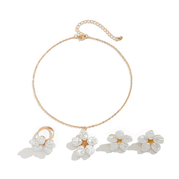 Women's Imitation Pearl Pendant Necklace With Flower And Geometric Pattern Electroplating Treatment Minimalist Style