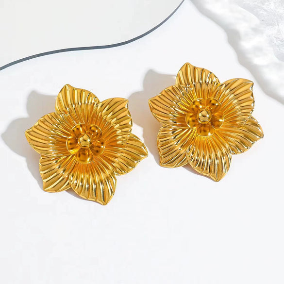 Women's Irregular Flower Earrings Exaggerated Electroplated Iron Statement Jewelry In A Vintage Old Money Style