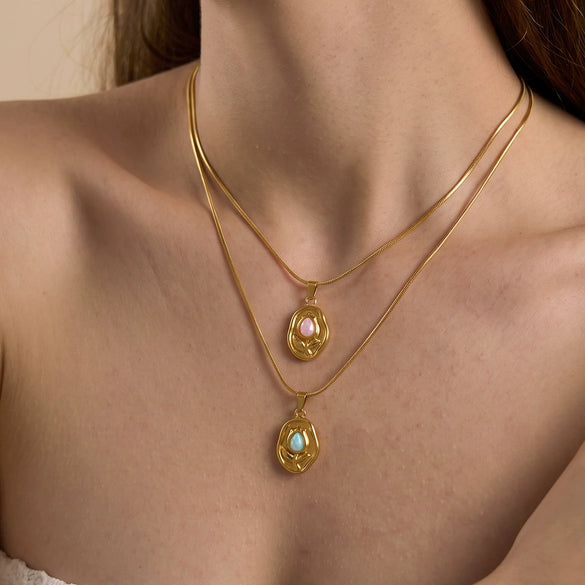 Women's Irregular Flower Geometric Necklace With Resin Inlay And Electroplated Stainless Steel Pendant