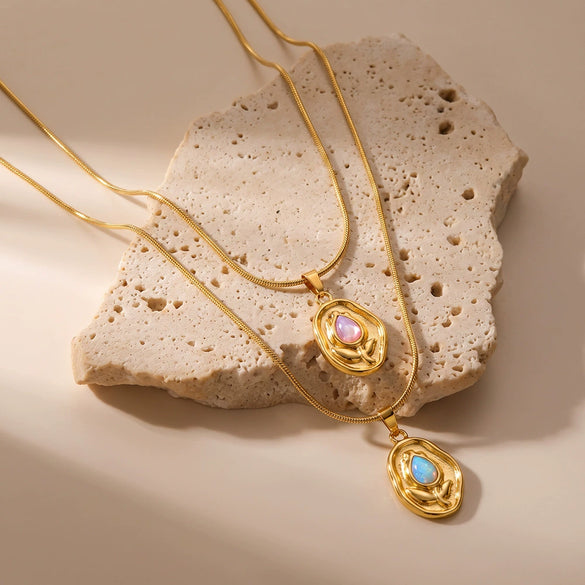 Women's Irregular Flower Geometric Necklace With Resin Inlay And Electroplated Stainless Steel Pendant