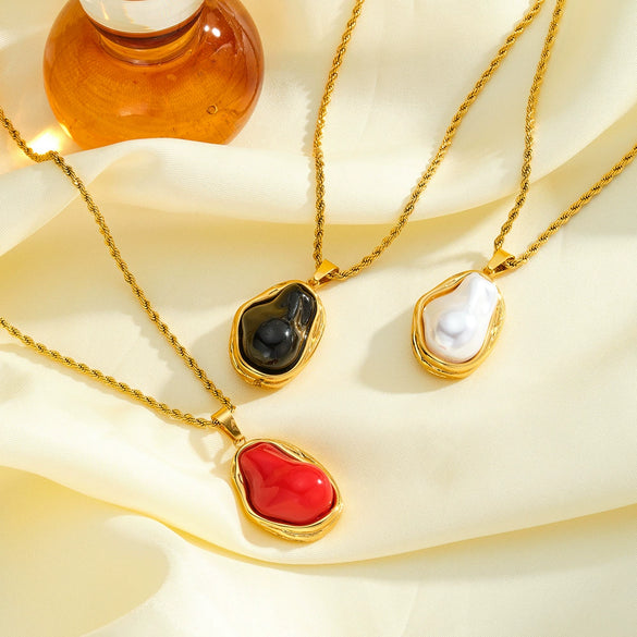 Women's Irregular Geometric Stainless Steel Necklace With Resin Inlay And 18K Vacuum Plated Finish Elegant Fashion Jewelry