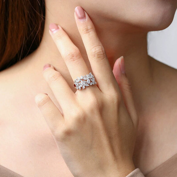 Women's Jewelry Copper Ring With Geometric Pattern And Zirconia Treatment