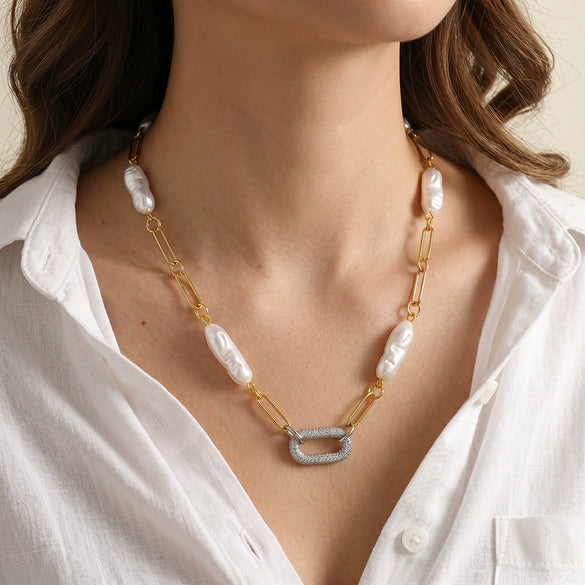 Women's 18K Vacuum Plated Stainless Steel Geometric Necklace With Regular Chain And Elegant Rhinestone Pearl Style