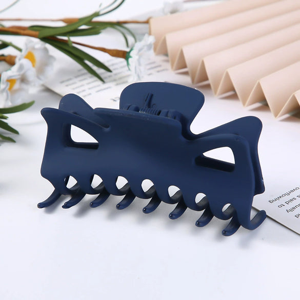 Women's Large Geometric Resin Hair Claw Clip With Hollow Design And Painted Finish For Ponytail Updos