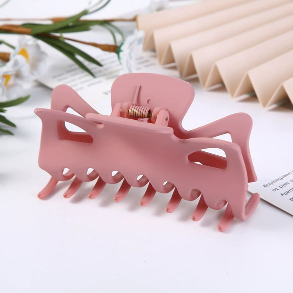 Women's Large Geometric Resin Hair Claw Clip With Hollow Design And Painted Finish For Ponytail Updos