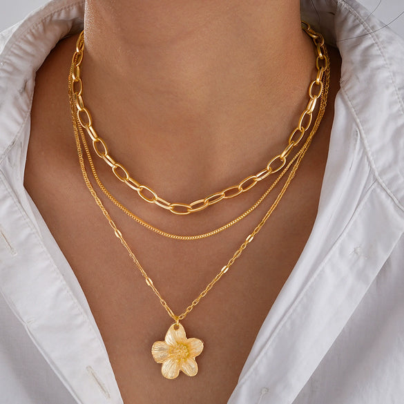 Women's Layered Imitation Pearl Necklace With Floral Alloy Pendant Electroplated Casual Chain Jewelry