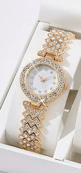 Women's Leisure Round Dial Watch With Alloy Strap And Zinc Alloy Case