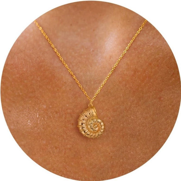 Women's Light Luxury Copper Choker Necklace With Heart Shape Pendant Electroplated Minimalist Jewelry
