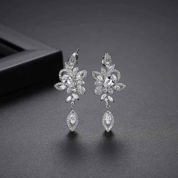 Women's Light Luxury Copper Geometric Flower Earrings With Zircon Inlay For Fashion Styling