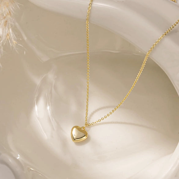 Women's Light Luxury Copper Heart Shaped Pendant Necklace Simple Electroplated Choker With Regular Chain Fashion Jewelry Gift