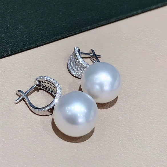 Women's Light Luxury Copper Ushape Geometric Pearl Earrings