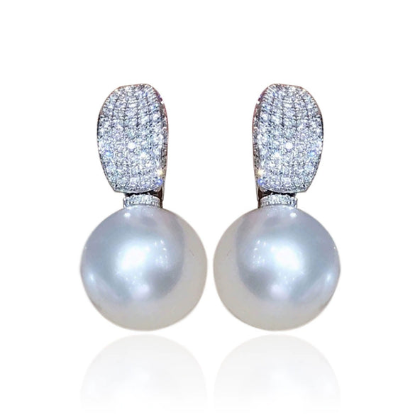 Women's Light Luxury Copper Ushape Geometric Pearl Earrings